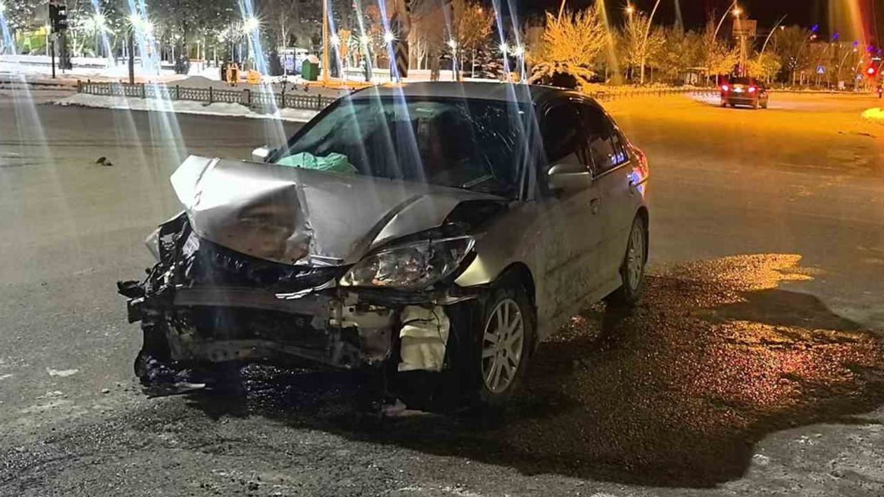 Palandöken'de trafik kazası: 4 kişi hafif yaralandı