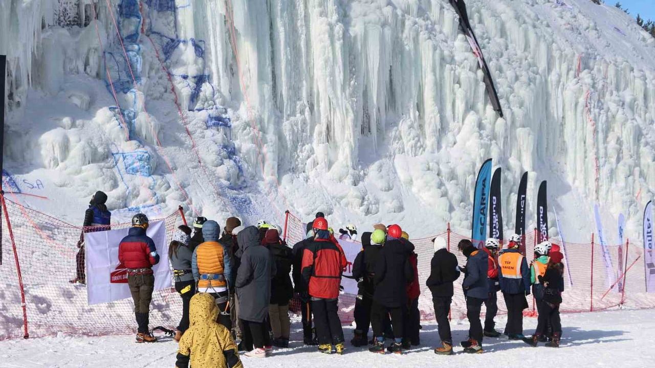 Palandöken'de Türkiye Buz Tırmanışı Şampiyonası — 100 Sporcu Kıyasıya Yarıştı