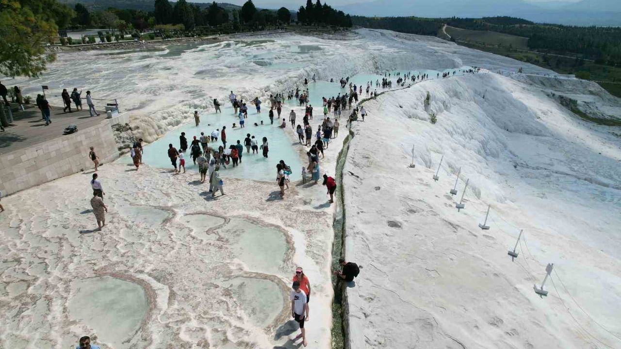 Pamukkale 2025'te Türkiye'nin 2. En Çok Ziyaret Edilen Örenyeri