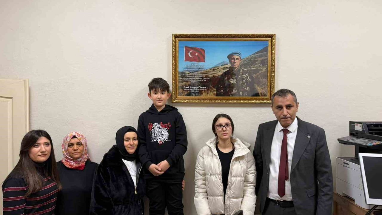 Pankreas Kanseri Kurbanı Gazi Turgay Ölmez'in Fotoğrafı Kaynarca Adliyesi'nde