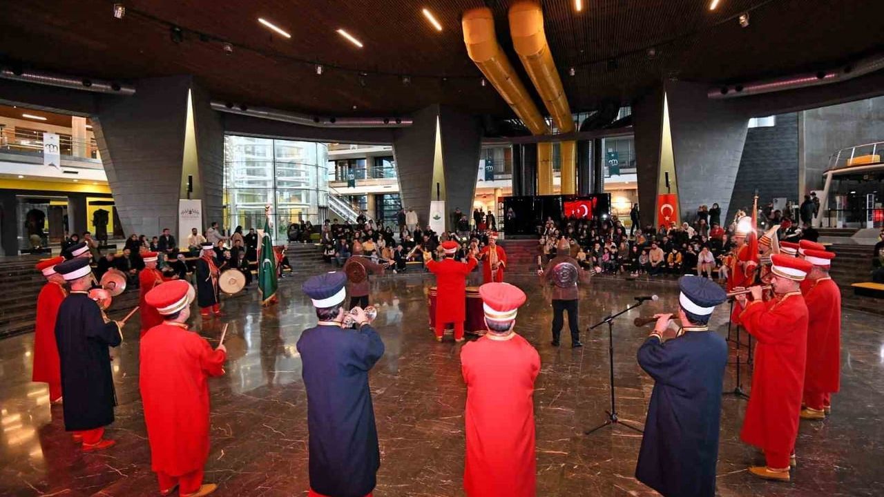 Panorama 1326'da Mehter ve Kılıç Kalkan Gösterisi