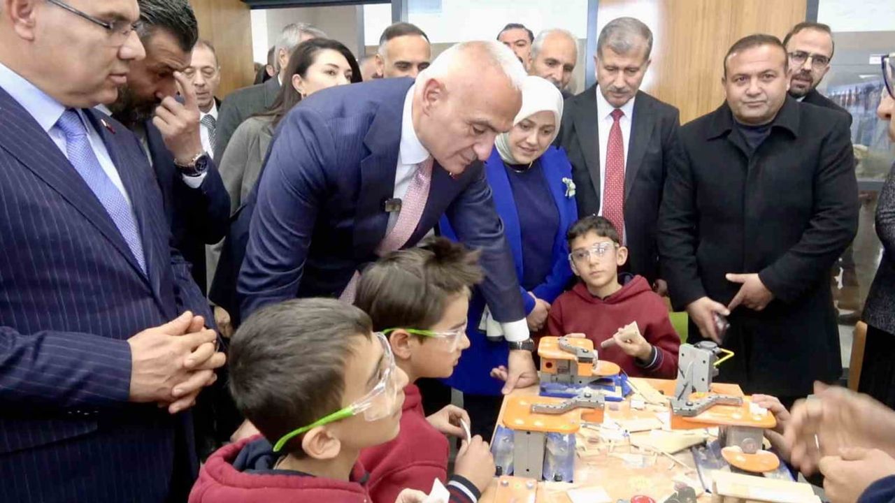 Patnos İlçe Halk Kütüphanesi Açıldı — Bakan Ersoy: Kütüphanelerimiz Gençleri Geleceğe Hazırlıyor