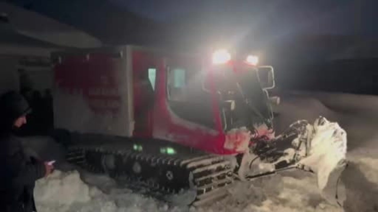 Patnos’ta kar engelini aşan kurtarma: 40 günlük bebek hastaneye sevk edildi