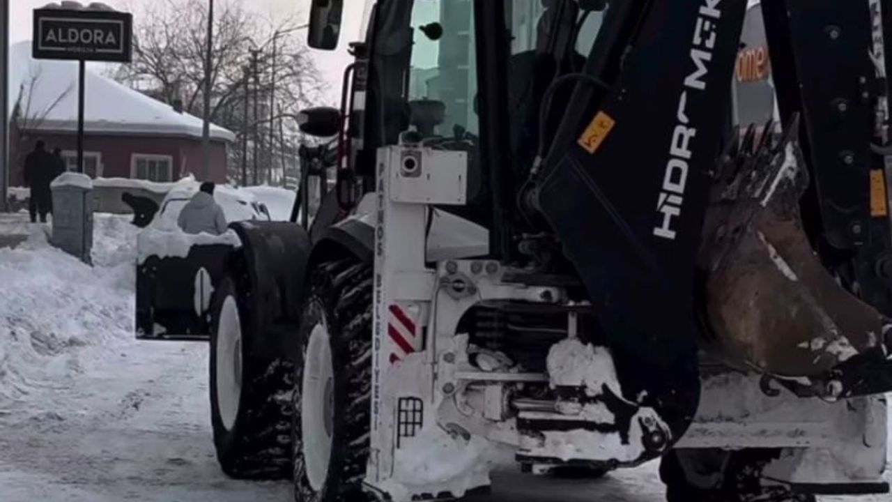 Patnos’ta Karla Mücadele Sürüyor: Yollar Temizleniyor