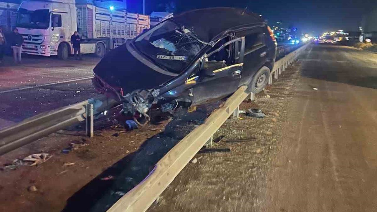 Payas'ta Refüje Çıkan Otomobil Kaza: Sürücü Yaralandı