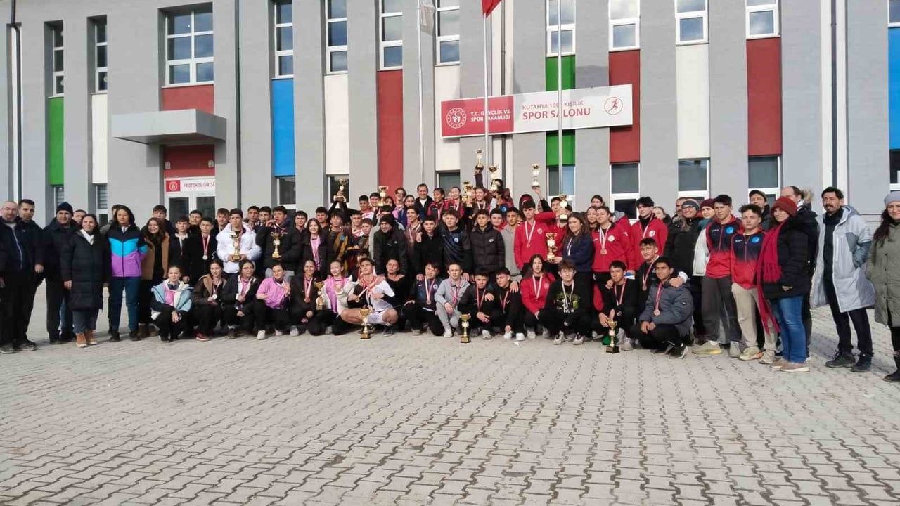 Pazarlar Spor Lisesi 50 Madalya ile 2025-2026'ya Damga Vurdu
