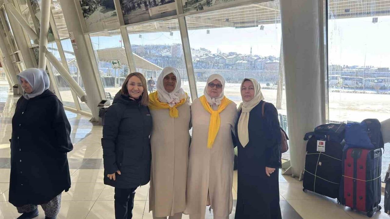 Pazaryeri'de Başkan Zekiye Tekin Umre Yolcularını Dualarla Uğurladı