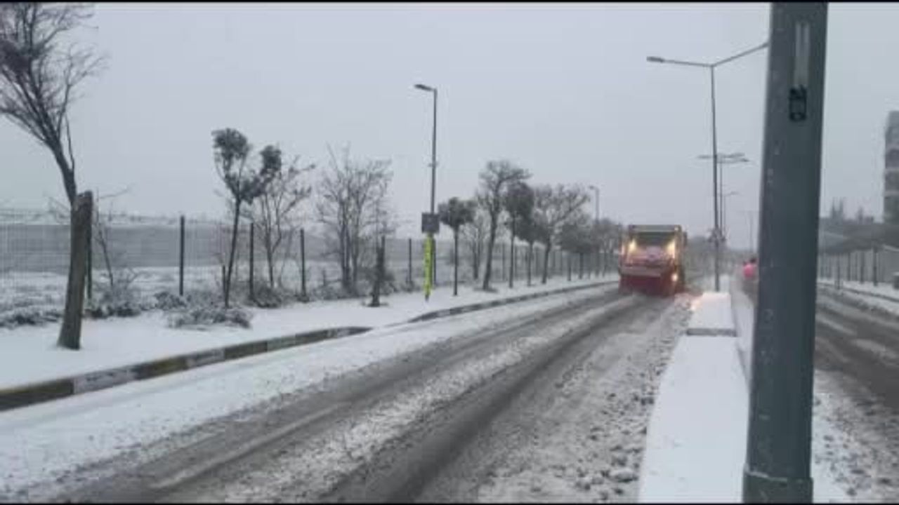 Pendik Belediyesi'nin Karla Mücadelesi: Ekipler 7/24 Sahada