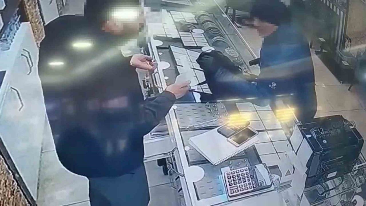 Pendik’te Oyuncak Silahlı Soygun Girişimi: L.İ. Tutuklandı