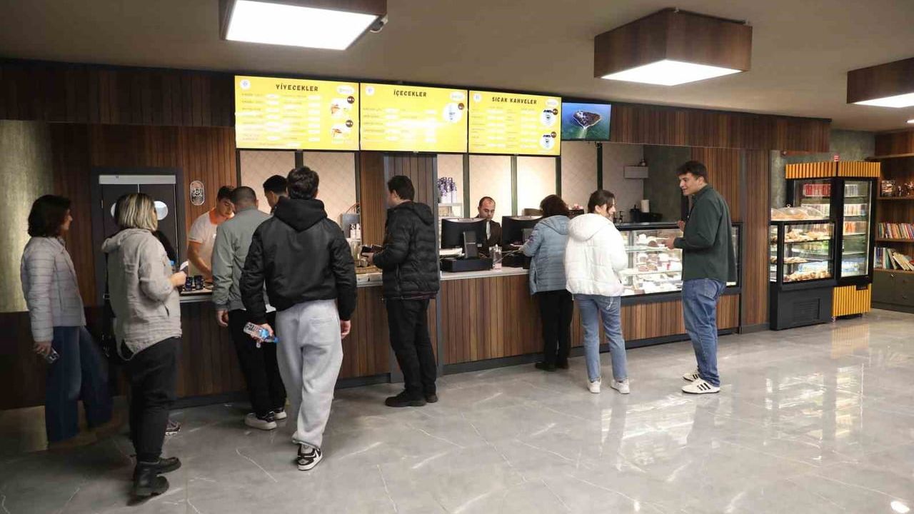 PETEK Genç'e Yoğun İlgi: Samsun'da Gençlerin Yeni Buluşma Noktası