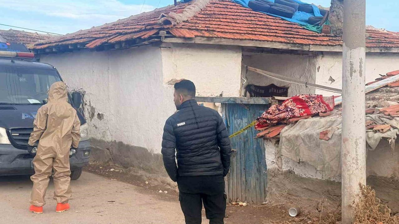 Polatlı'da boya katkı maddesi zehirlenmesi: 3 tarım işçisi ve bir bebeğin durumu ağır