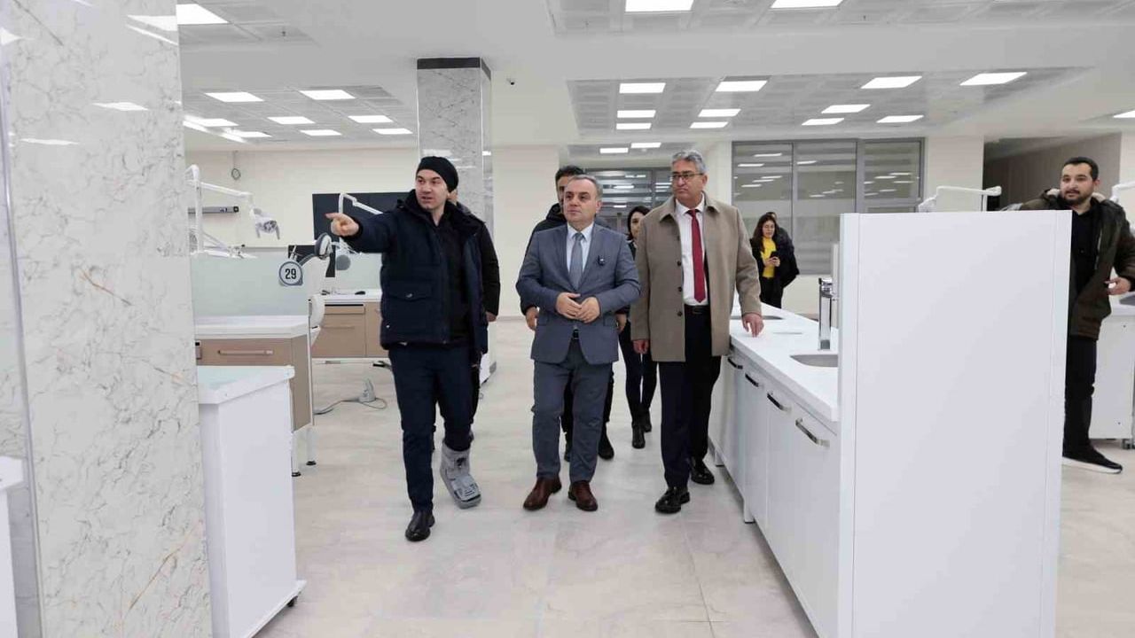 Rektör Altun, ERÜ Yeni Diş Hastanesi Ek Binasını İnceledi