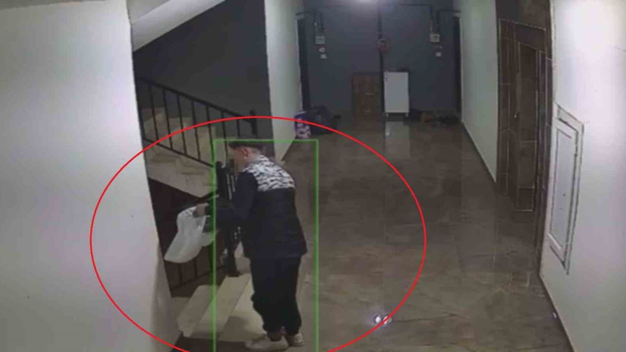 Reyhanlı'da Ayakkabı Hırsızlığı Kamerada: 3 Şahıs 2 Çift Ayakkabı Çaldı