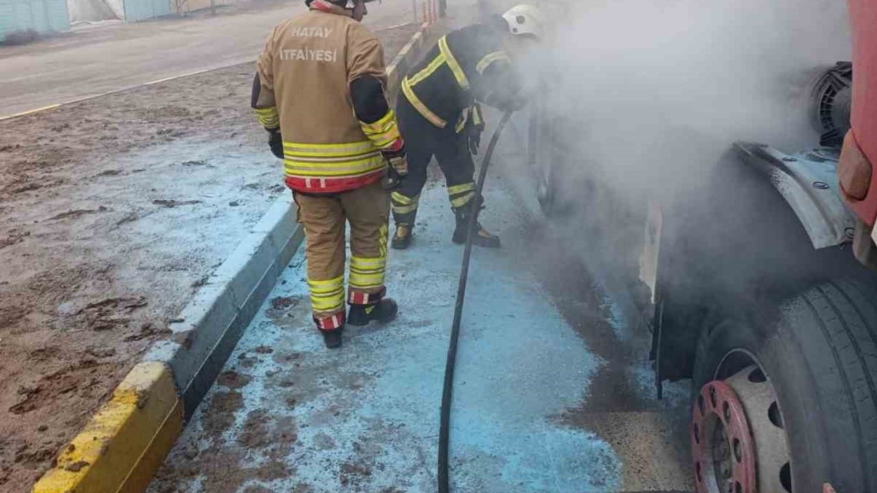 Reyhanlı'da Tır Yangını: E-5'te İtfaiyenin Hızlı Müdahalesi