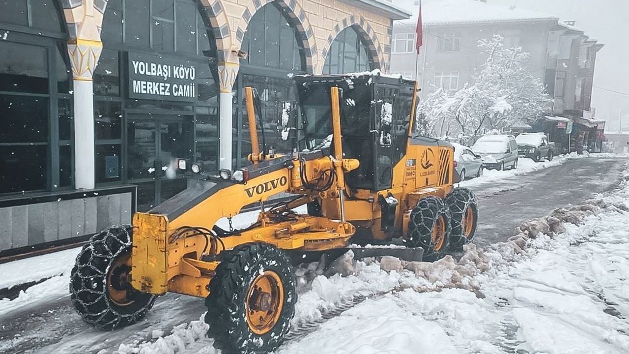 Rize'de 17 Köy Yolu Kar Nedeniyle Ulaşıma Kapandı