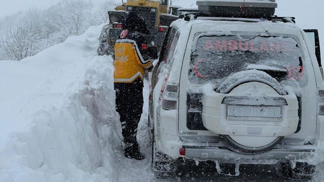 Rize'de 31 Köy Yolu Kar Nedeniyle Ulaşıma Kapandı