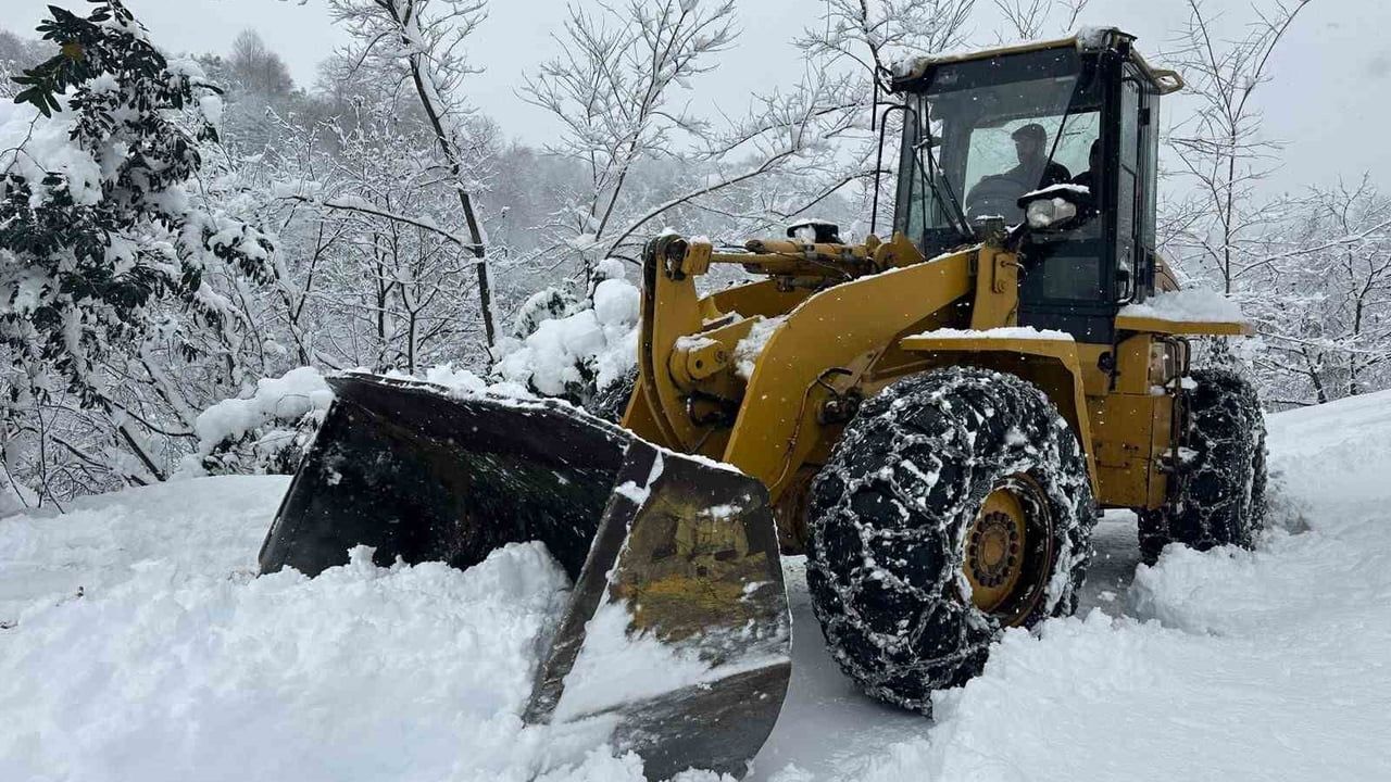 Rize'de 63 Köy Yolu Kapandı — 124 Personel ve 56 İş Makinesiyle Mücadele