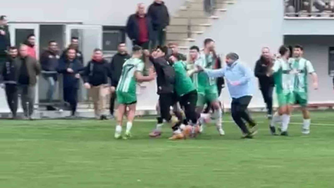 Rize’de Amatör Derbi Karıştı: Fındıklı 1974 Spor 2-1 Ardeşenspor