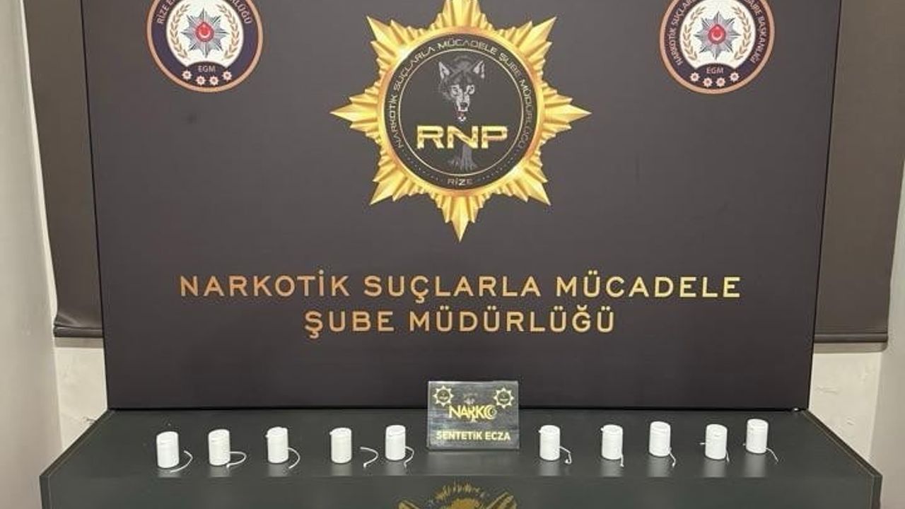 Rize'de "torbacı" operasyonu: 3 tutuklama, 47,06 gram bonzai ve 837 hap