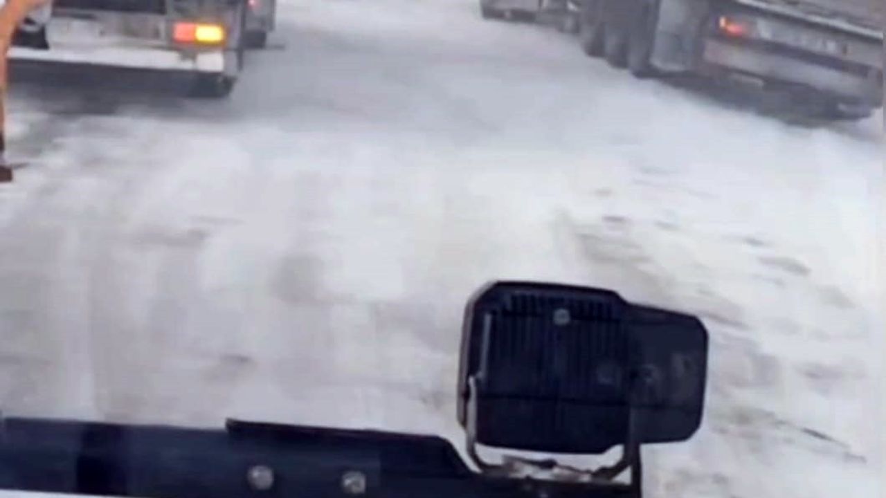 Sahara Geçidi'nde Çığ ve Tipi: Artvin-Ardahan Yolu Kapandı