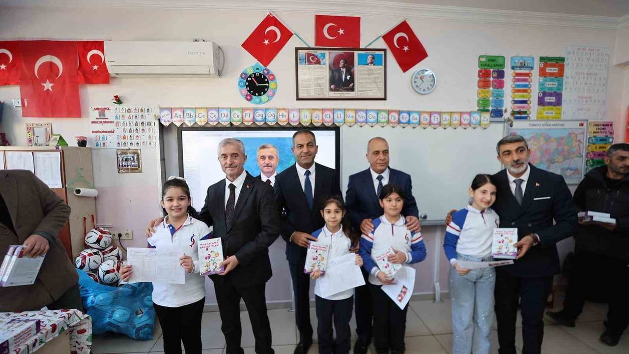 Şahinbey Belediyesi'nden 1 milyon 150 bin kitap ve top hediyesi