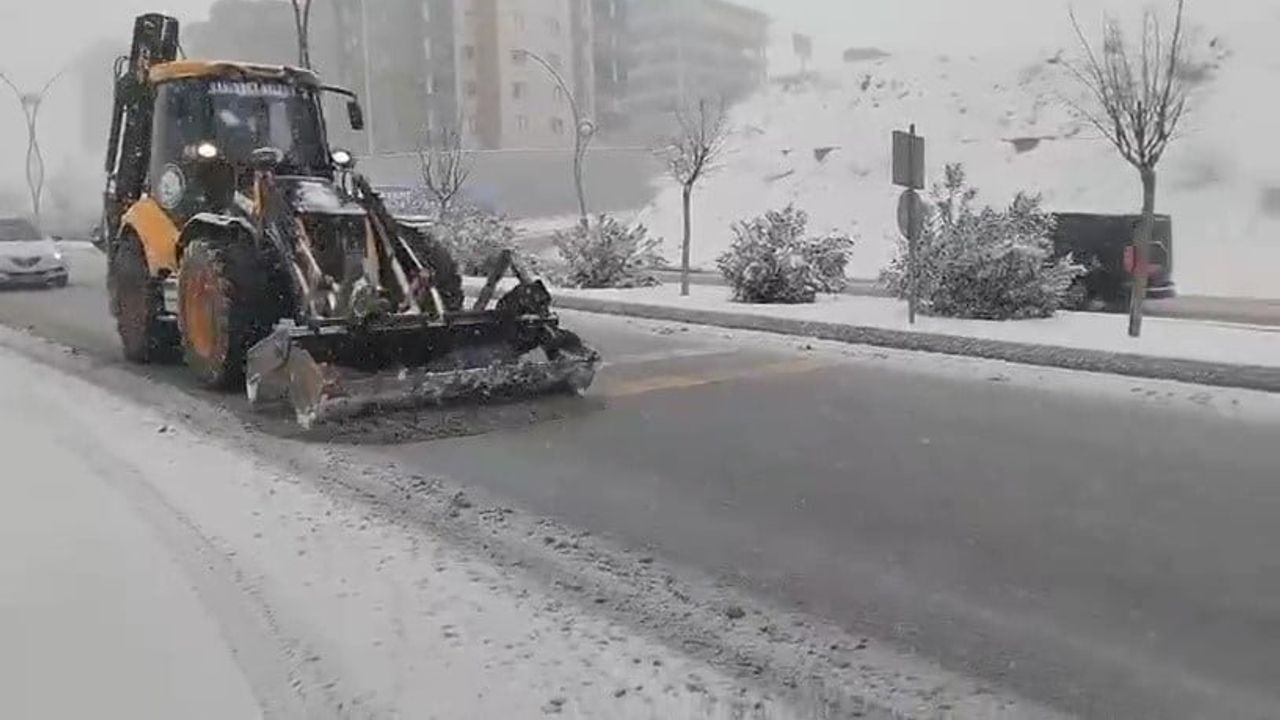 Şahinbey Belediyesi'nden 24 Saat Kesintisiz Karla Mücadele