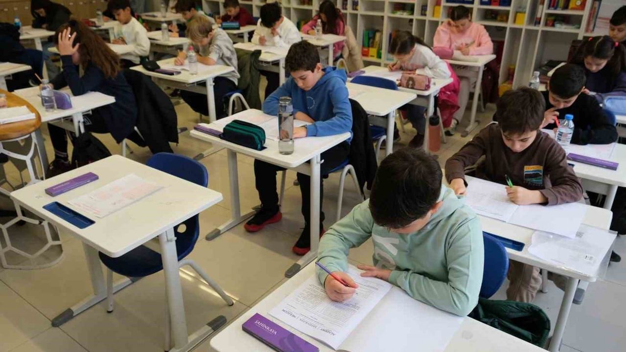 Şahinkaya Bursluluk Sınavı 2026-2027'ye Yoğun Katılım ve Heyecan