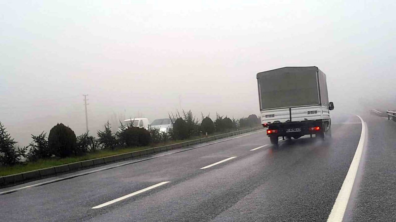 Sakartepe Rampası'nda Yoğun Sis: Görüş Mesafesi 5 Metreye Düştü
