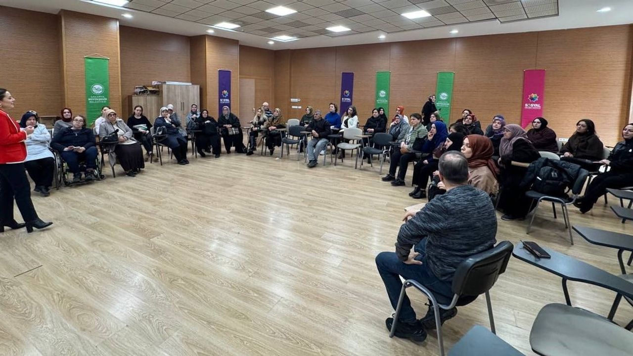 Sakarya Büyükşehir’den Adapazarı SGM’de 'Ailede Sağlıklı ve Etkili İletişim' Semineri