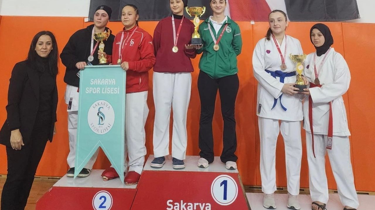 Sakarya Büyükşehir Spor Kulübü 9 Madalya Kazandı — Okullar Arası Karate İl Birinciliği