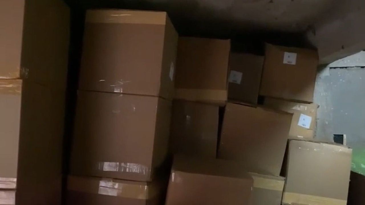 Sakarya'da Ahırda 2 Ton 385 Kg Kaçak Tütün ve 372 Bin 600 Makaron Ele Geçirildi