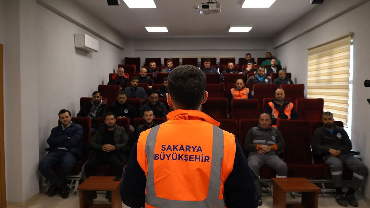 Sakarya'da Belediye Personeline Sokak Hayvanlarına 'Güvenli Müdahale' Eğitimi