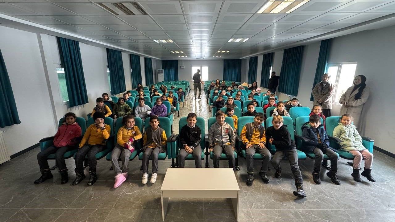 Sakarya'da Beyaz Baston Farkındalığı: Öğrenciler Gözlerini Bağlayıp Deneyimledi