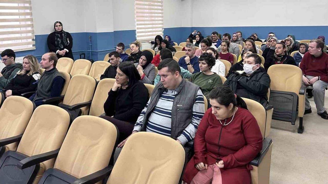 Sakarya'da Engelsiz Hobi Atölyeleri'nde Karne Heyecanı