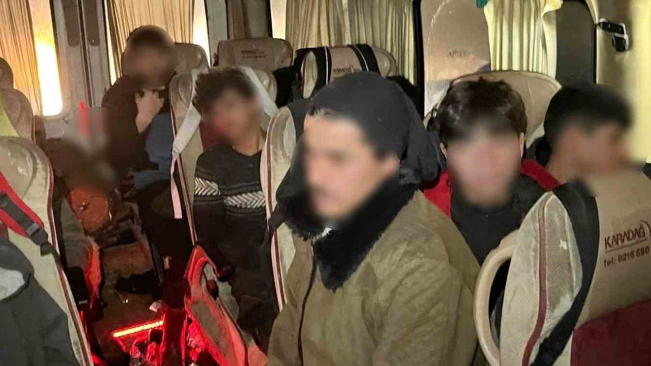 Sakarya'da Jandarma Operasyonunda 32 Düzensiz Göçmen Yakalandı