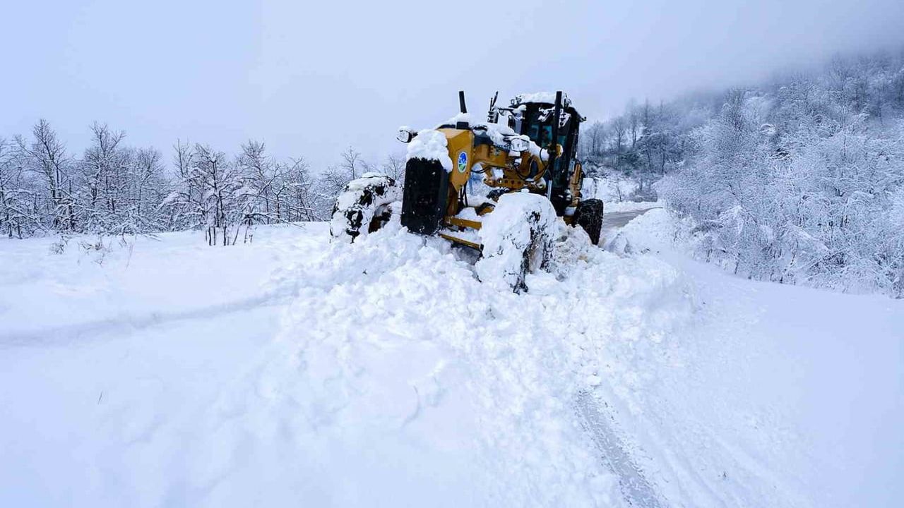 Sakarya'da Karla Mücadele: 35 Yoldan 34'ü Açıldı