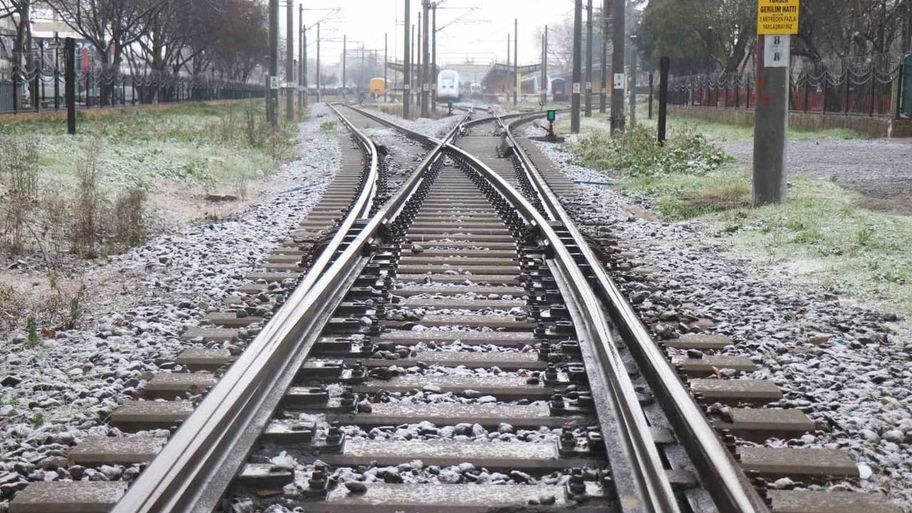 Sakarya'da Lapa Lapa Kar Yağışı Şehir Merkezini Beyaza Bürüdü