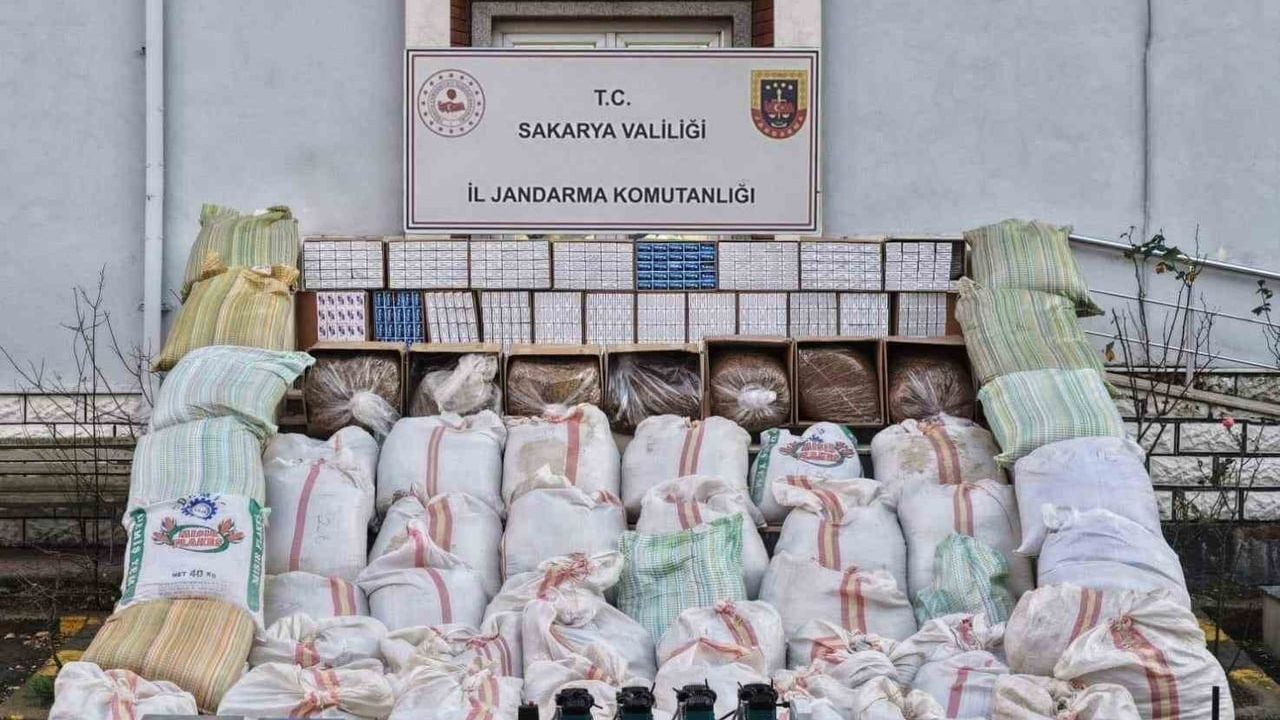 Sakarya Serdivan'da 3 ton 100 kilogram tütün ele geçirildi — 4 gözaltı