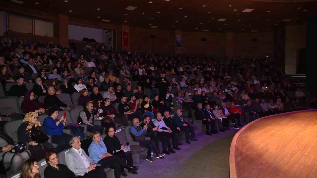 Salih Gündoğdu Ata Sahne’de Türkü Şöleni