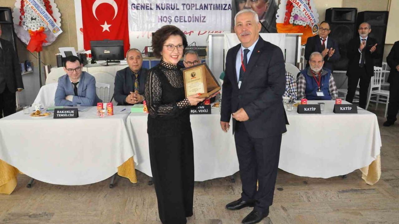 Salihli'de 30 Yıllık Başkan Kadir Dilşeker Yeniden Seçildi