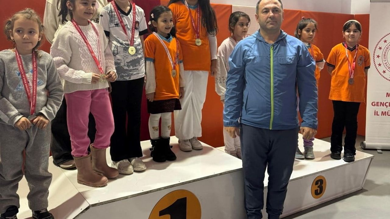 Salihli'de Gazeteciler Günü Satranç Turnuvası Tamamlandı