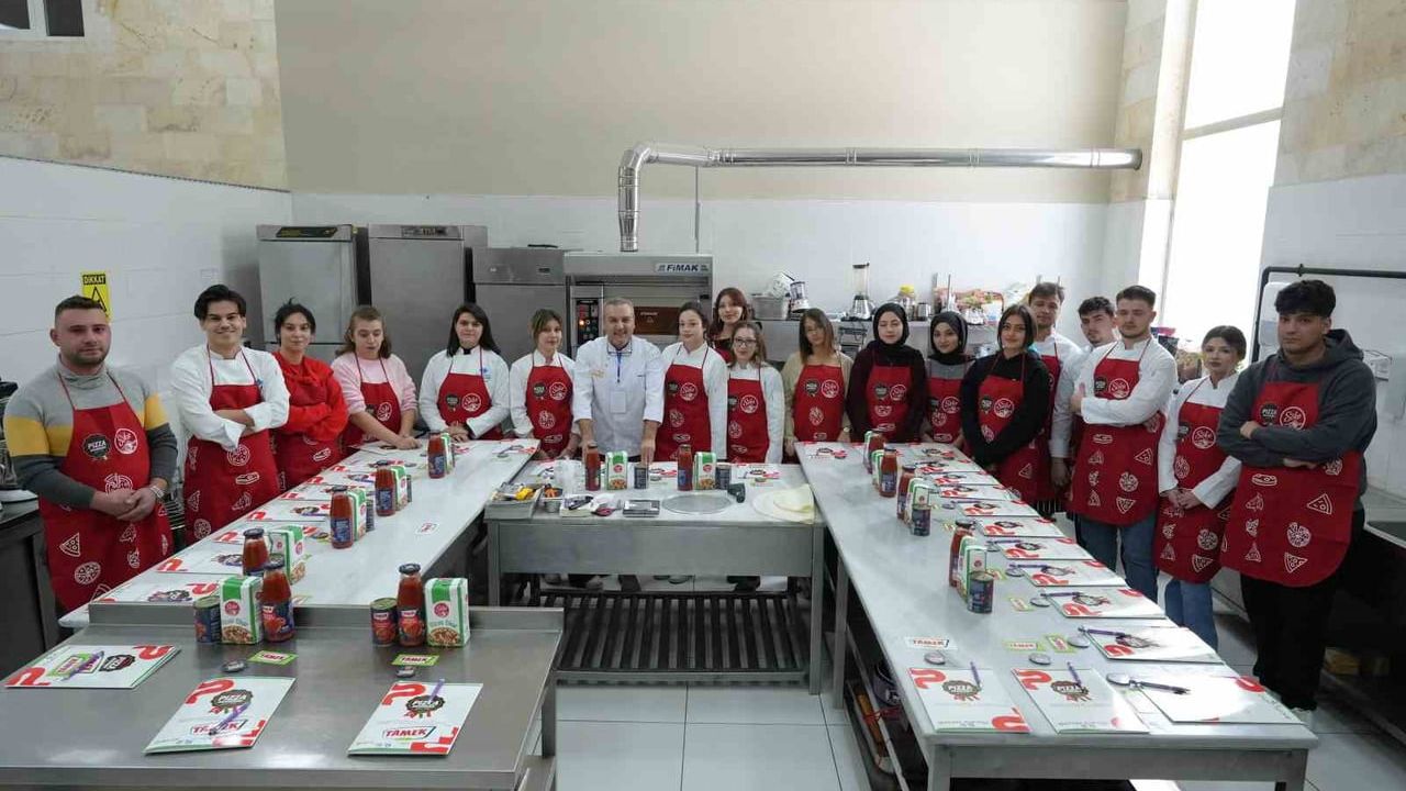 Şampiyon Şef Şahin Çiftçi'den KÜN'de Uygulamalı Pizza Eğitimi