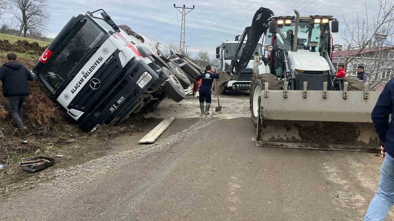 Samsun Alaçam'da Beton Mikseri Kanala Devrildi