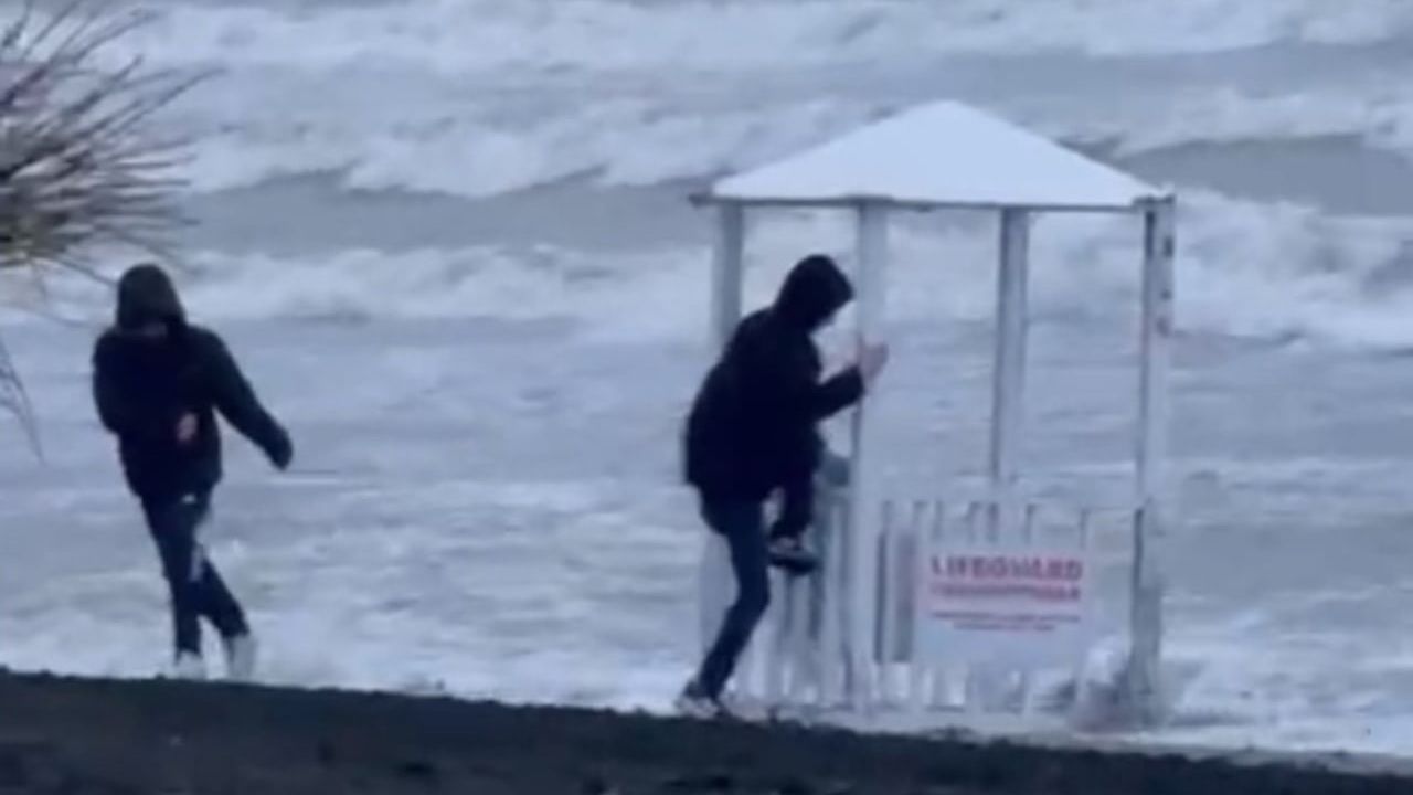 Samsun'da 3 Çocuğun Cankurtaran Kulübesini Denize Atma Girişimi Engellendi