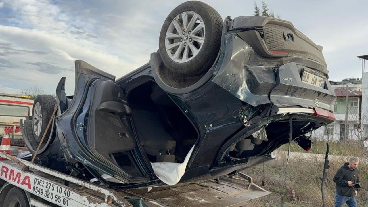 Samsun'da cenaze dönüşü kaza: 4 kişi yaralandı — Araç kamerası kaydetti