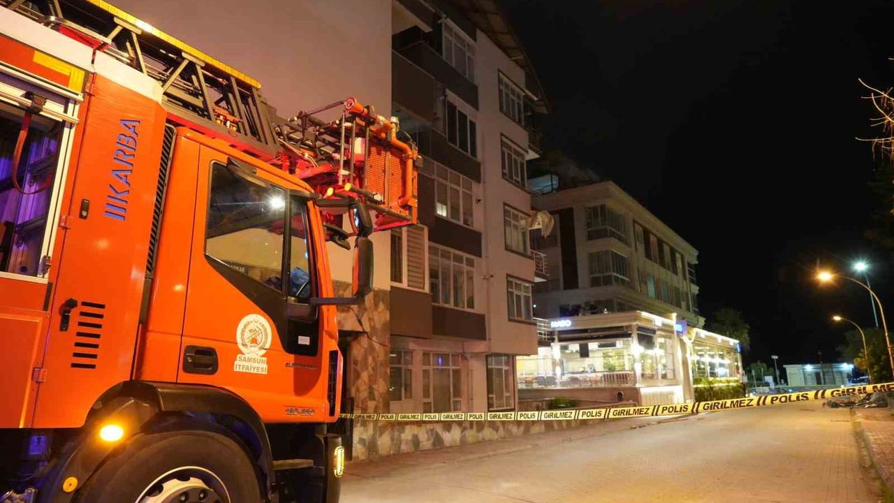 Samsun'da Fırtına: Çatılar Uçtu, Ağaçlar Devrildi