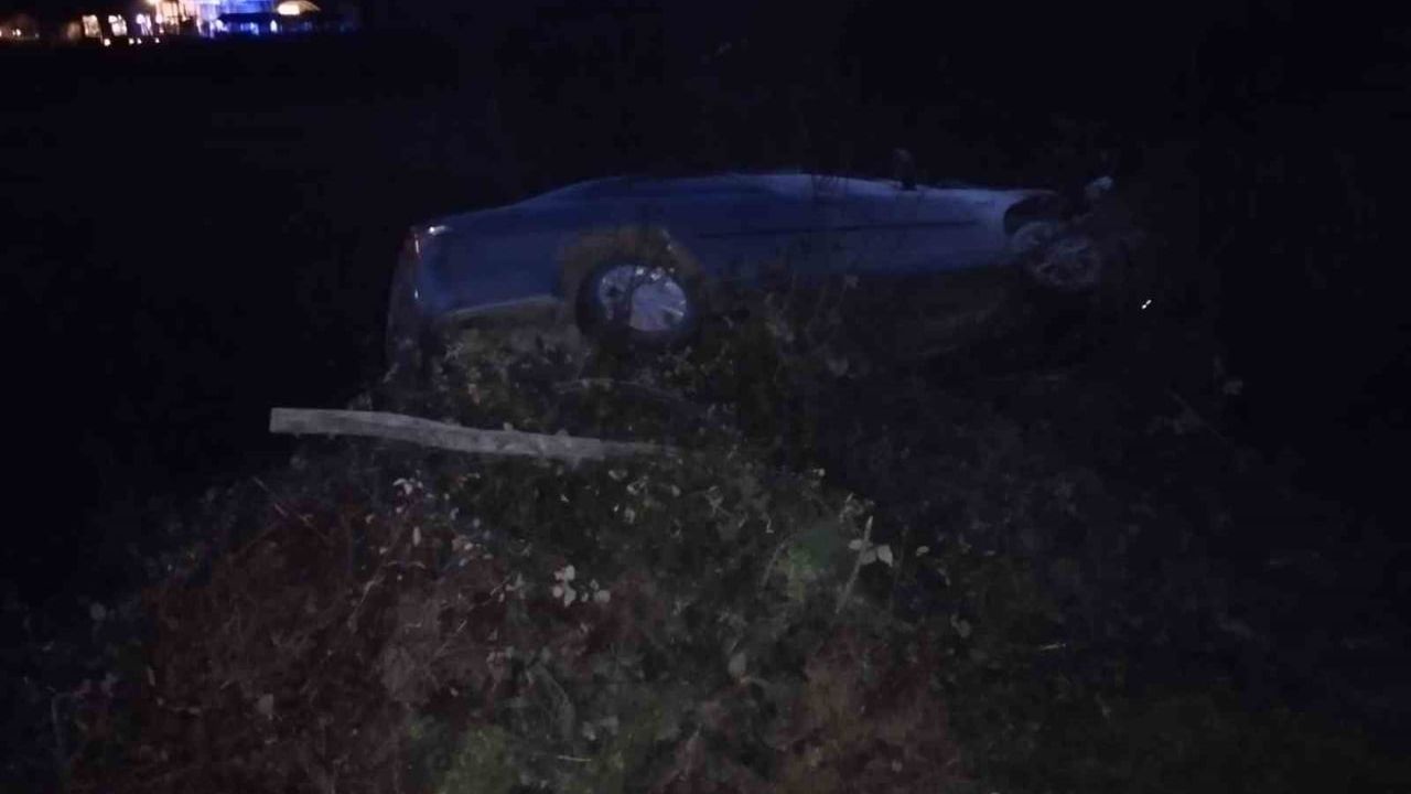 Samsun'da otomobil şarampole yuvarlandı: 3 yaralı