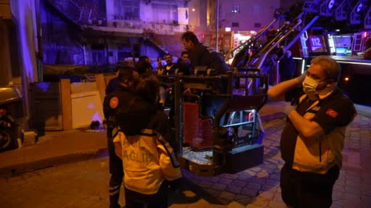 Samsun'da Yangın Paniği: İlkadım'da 8 Kişi Dumandan Etkilendi