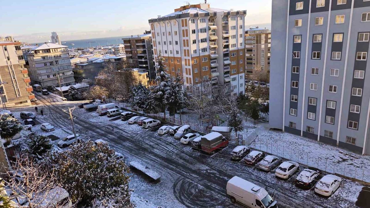 Samsun'da Yoğun Buzlanma: Okullar Tatil Edildi