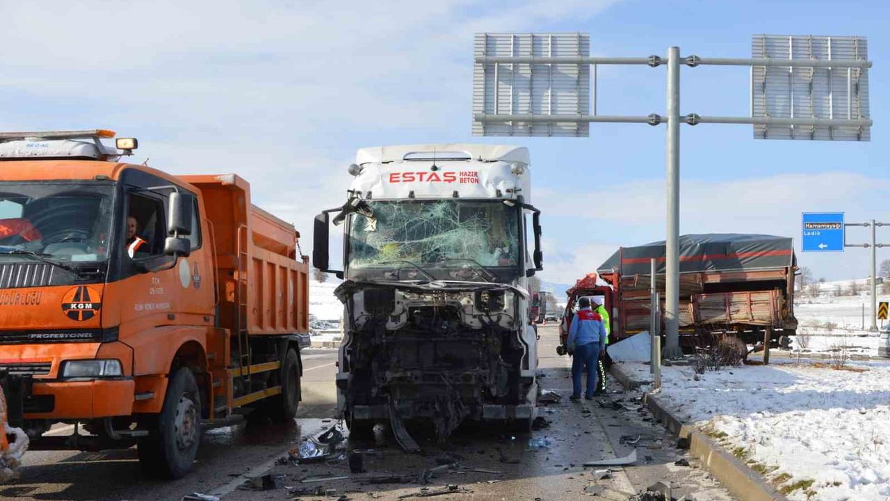Samsun Havza'da tır ile kamyonet çarpıştı: 2 yaralı